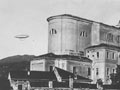 L'Italia in volo sulla città di Schio, estate 1905. La fotografia è stata scattata da P.za Garibaldi